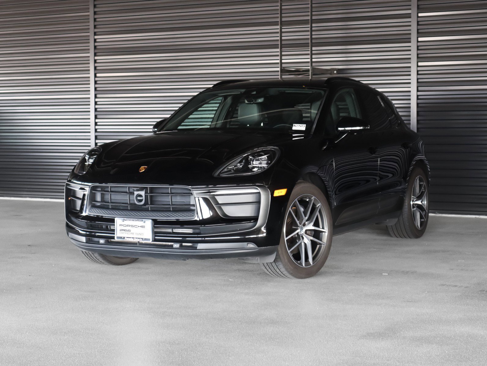 2024 Porsche Macan T's photo
