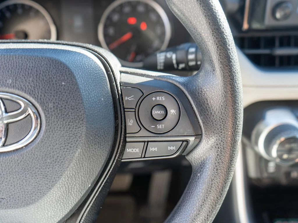 Used 2019 Silver Toyota XLE image 19
