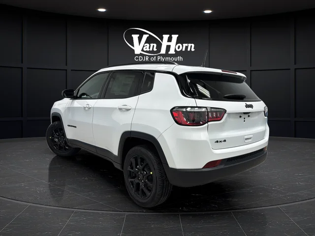 New 2026 Bright White Clear-Coat Exterior Paint Jeep Latitude image 5