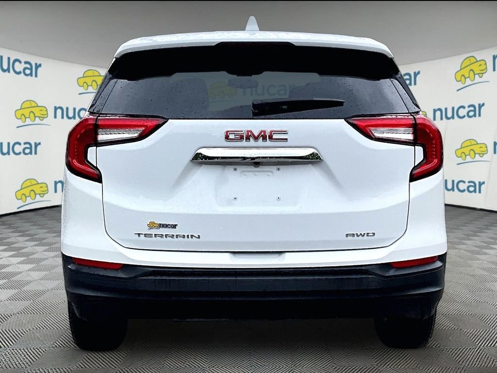 Used 2024 White GMC SLE image 5