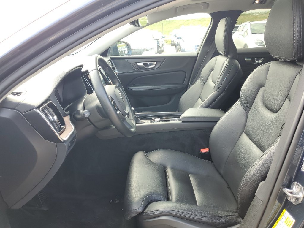Used 2020  Volvo T5 image 11