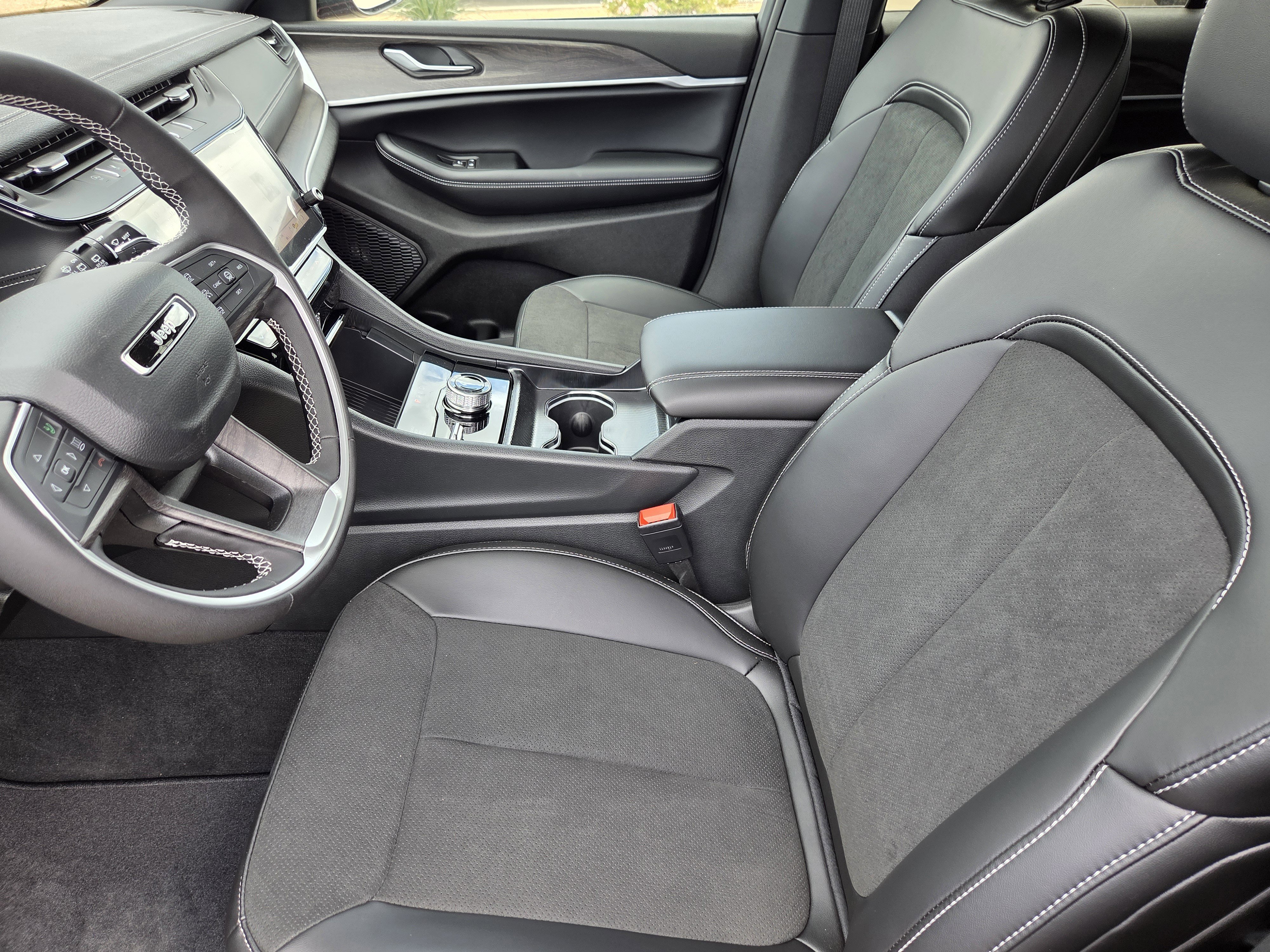 New 2026 Velvet Red Pearlcoat Jeep Laredo Altitude image 21