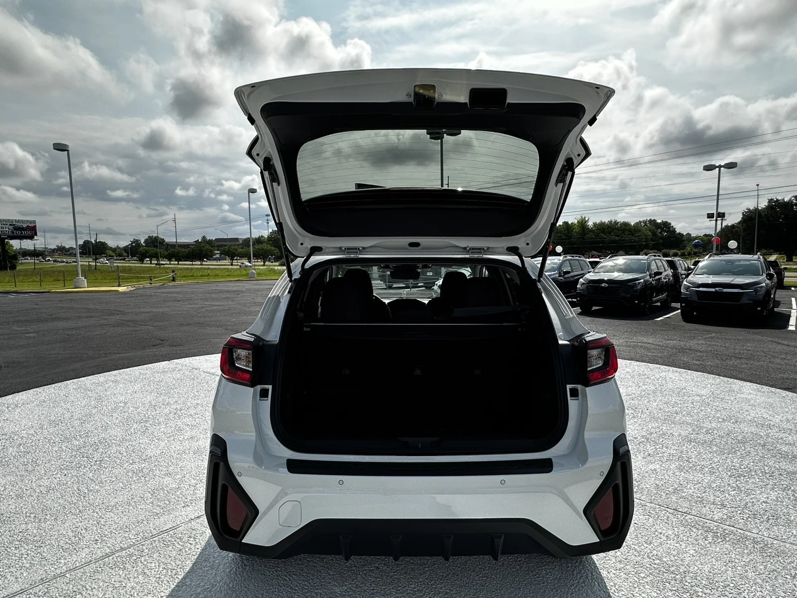 New 2026 CRYSTAL WHITE PEARL Subaru Limited image 9