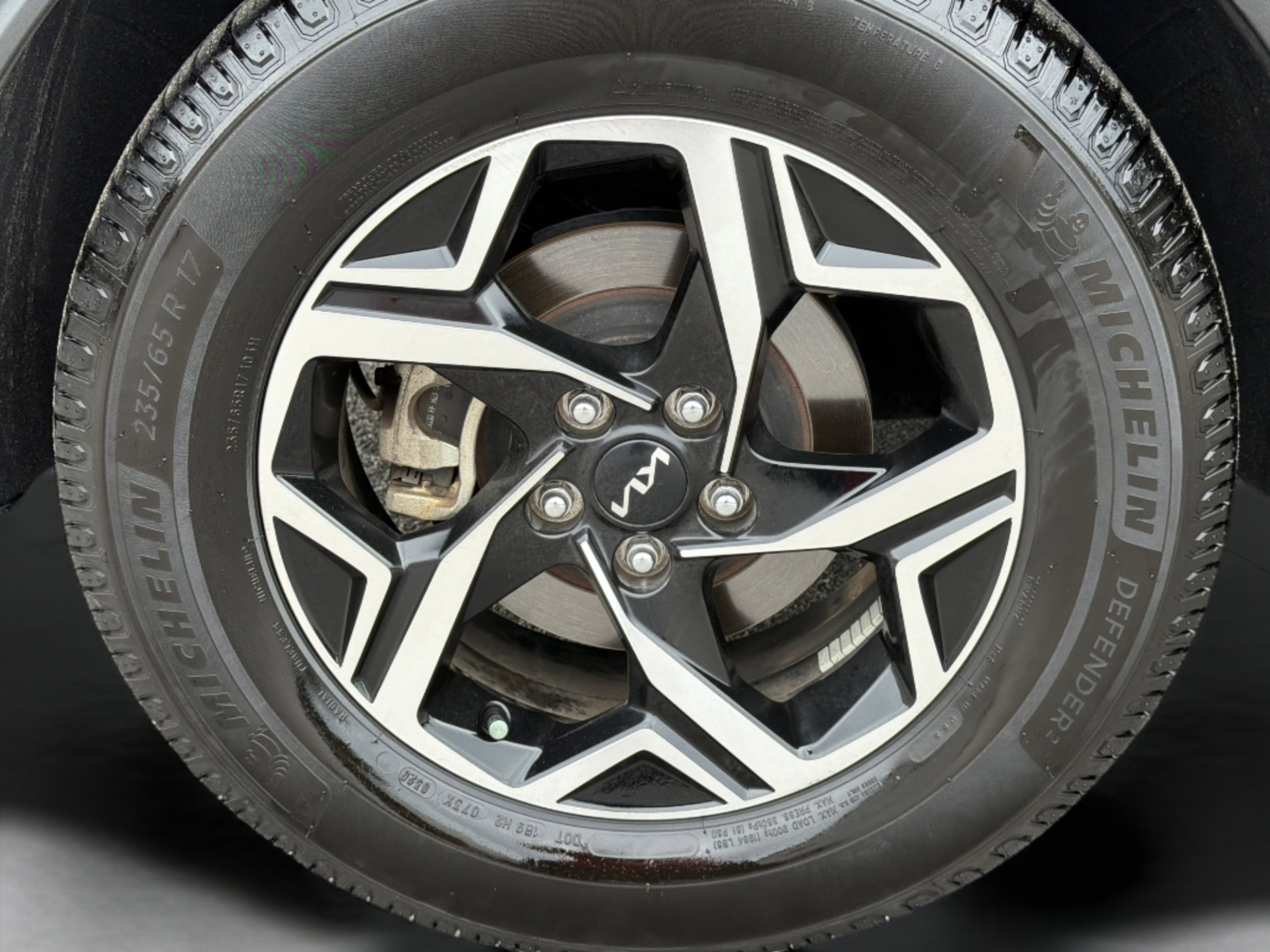 Used 2023 Gravity Gray Kia LX image 27