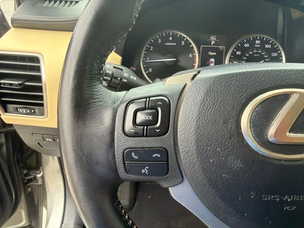 Used 2015 Atomic Silver Lexus 200t image 24