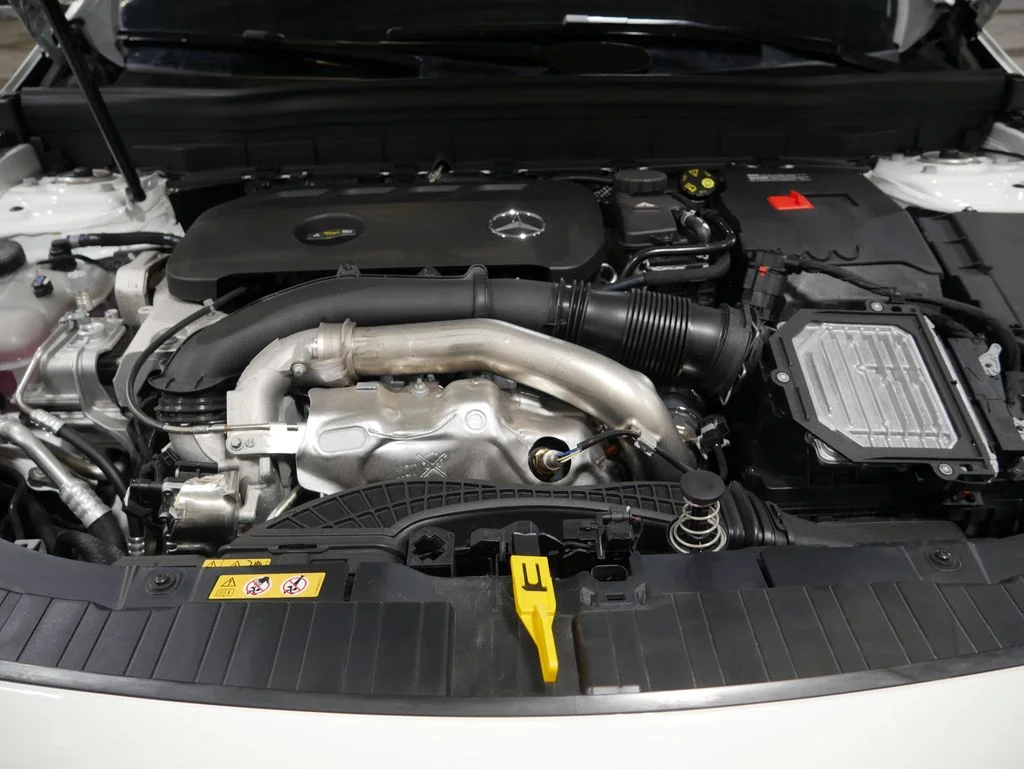 Certified Used 2026 Polar White Mercedes-Benz GLB 250 image 11