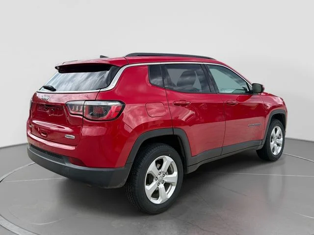 Used 2019 Red Jeep Latitude image 32