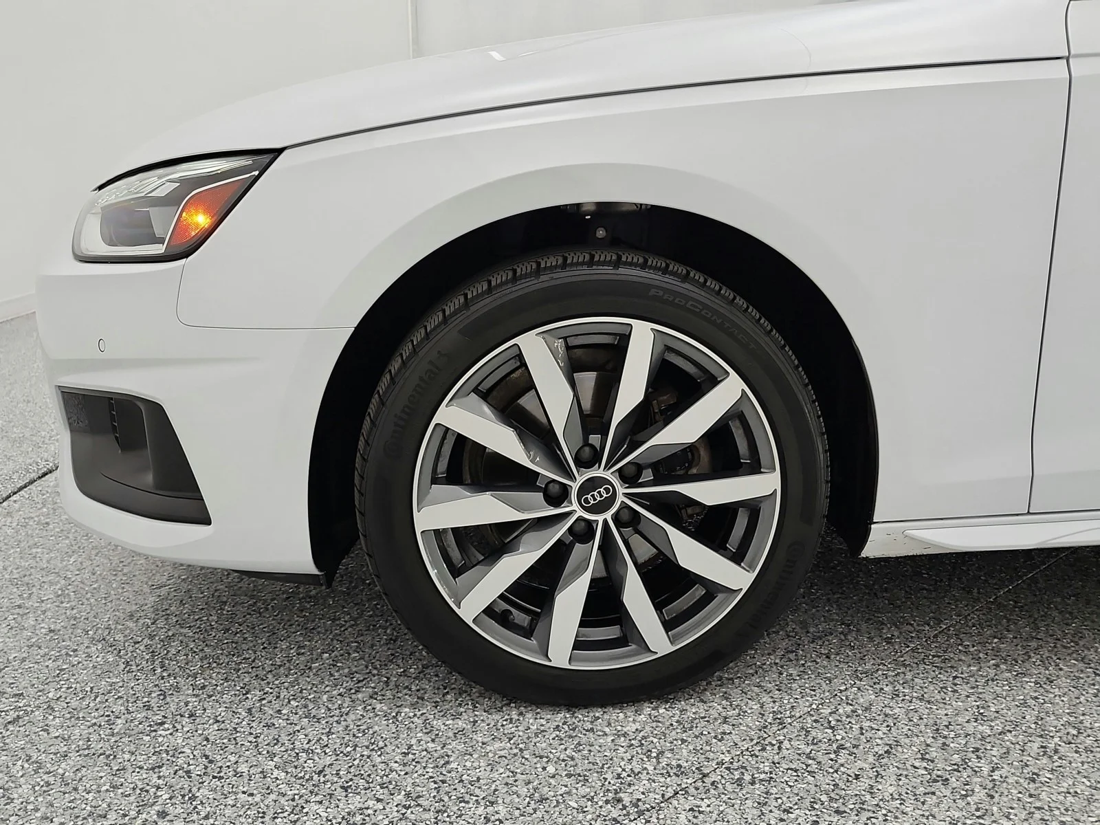Used 2023 Glacier White Metallic Audi Premium Plus 40 TFSI quattro image 17