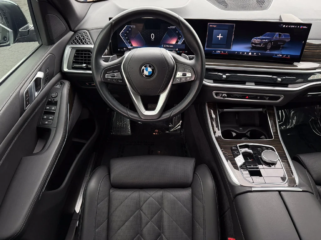 Used 2024  BMW sDrive40i image 21