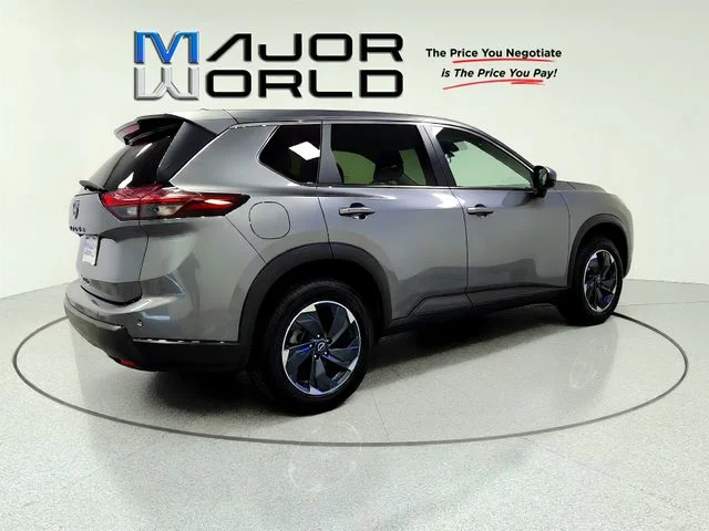 Used 2025 Gray Nissan SV image 7