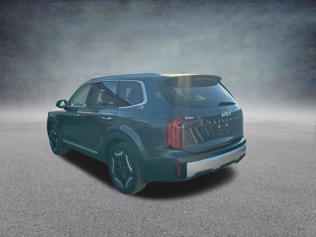 Used 2024 Gray Kia S image 3