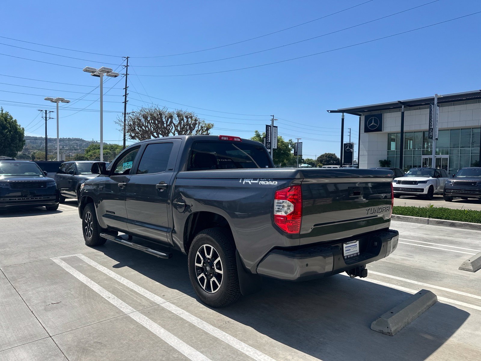 Used 2016 Magnetic Gray Metallic Toyota SR5 image 4
