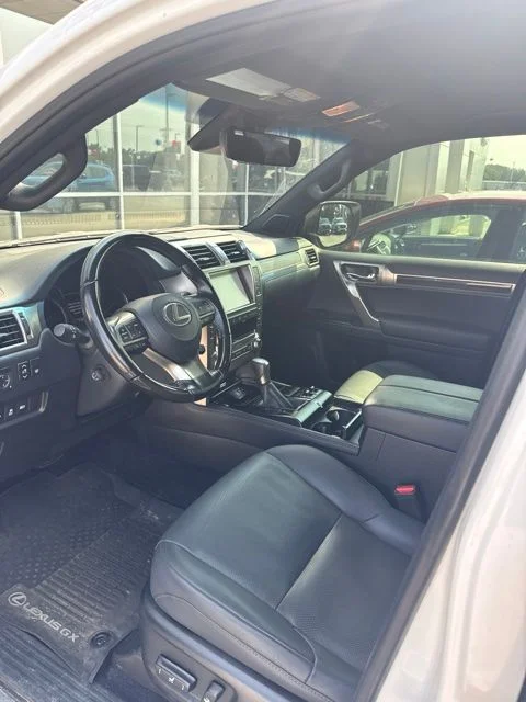 Certified Used 2020  Lexus 460 image 4