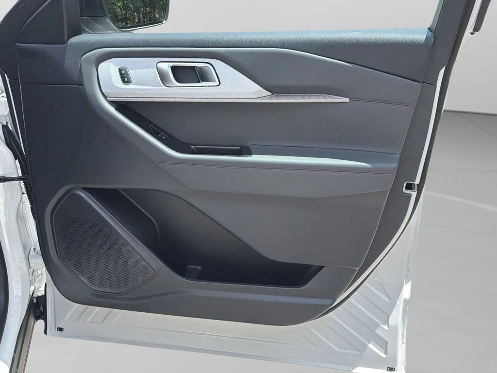 New 2026 Star White Metallic Tri-Coat Ford Active image 48