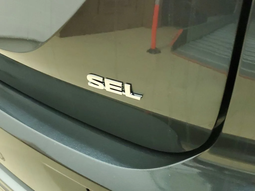New 2026 Gray Mitsubishi SEL image 7