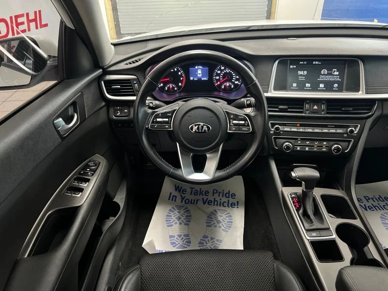 Used 2020 White Kia S image 32