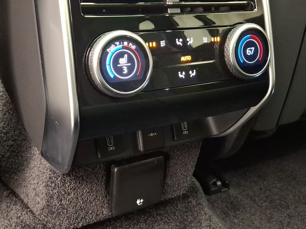 New 2026 Carpathian Grey Land Rover SE image 8