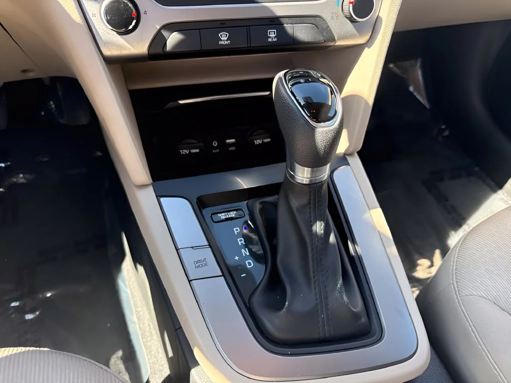 Used 2017 White Hyundai SE image 13