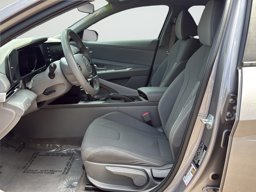 Used 2023 Silver Hyundai SEL image 10