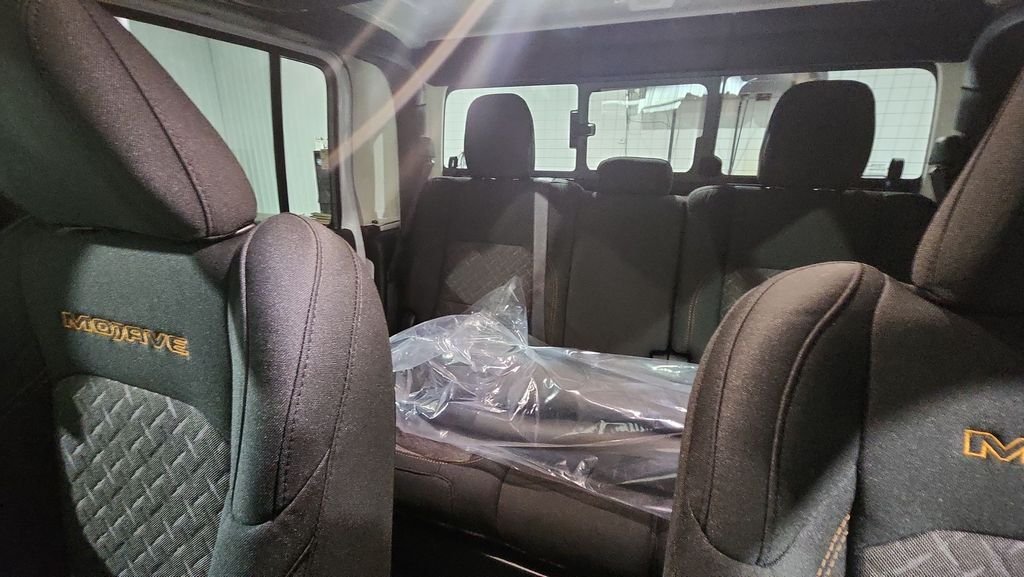 New 2026 Bright White Clear-Coat Exterior Paint Jeep Mojave image 12