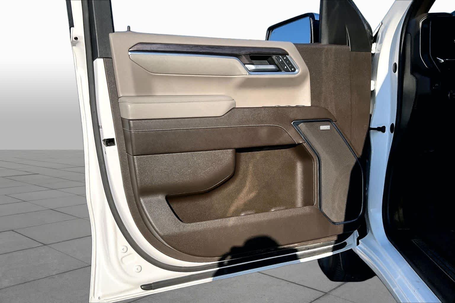 Used 2023 Iridescent Pearl Tricoat Chevrolet LTZ image 22