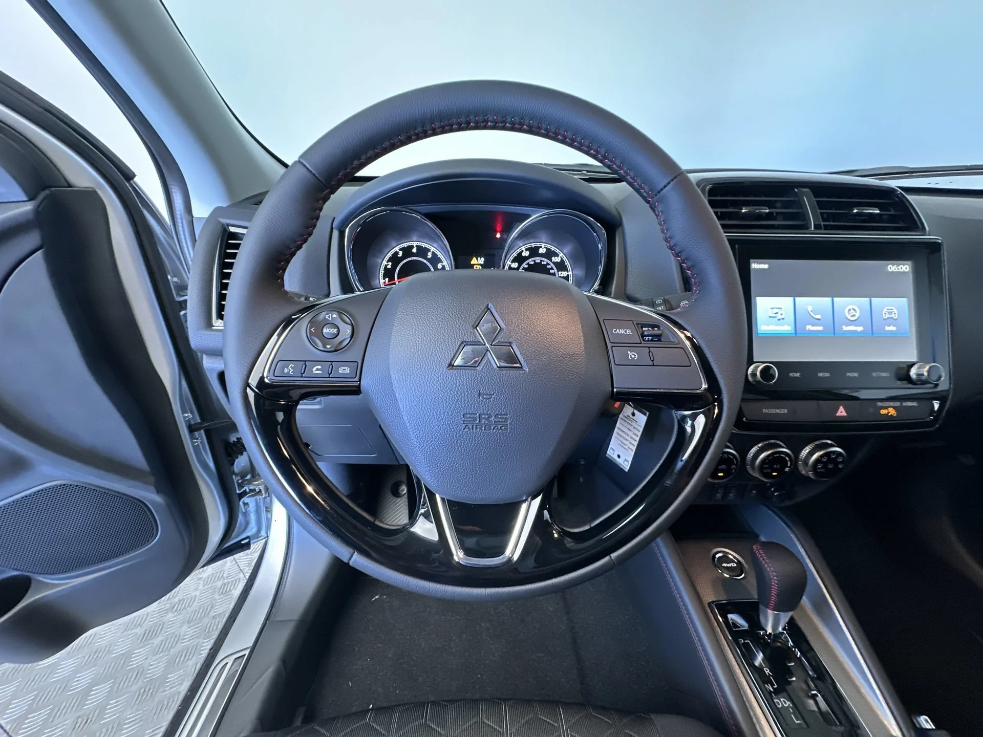 New 2026 Alloy Silver Metallic Mitsubishi LE image 16