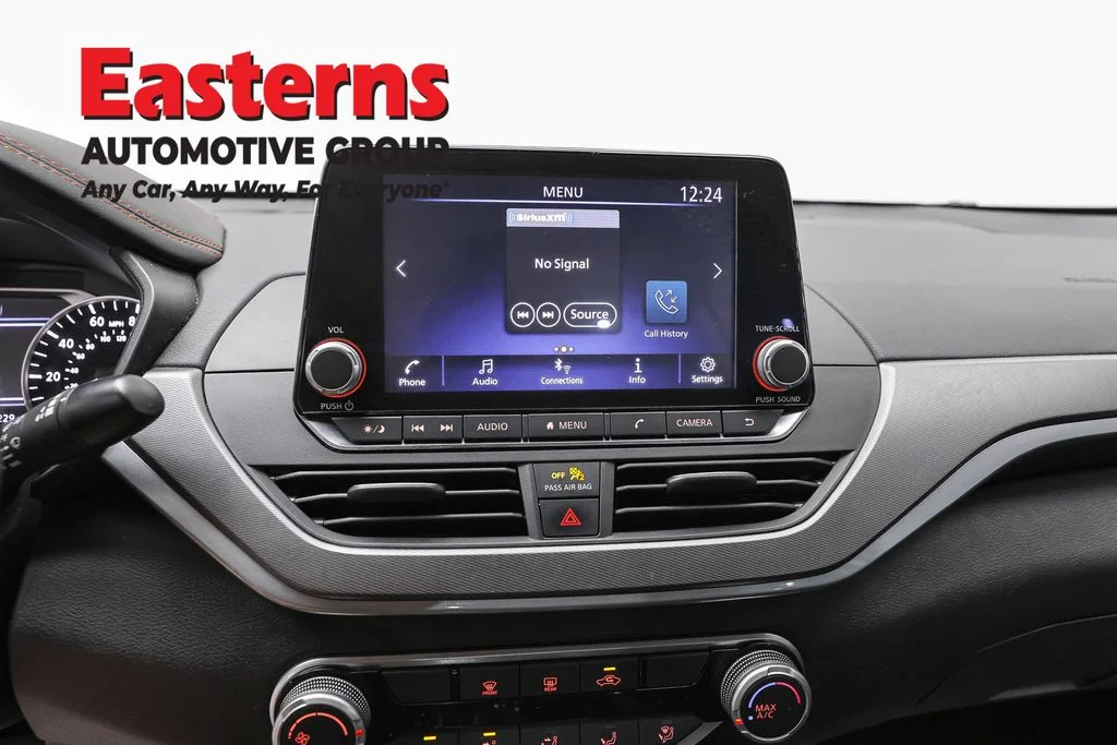 Used 2024 White Nissan 2.5 SR image 12