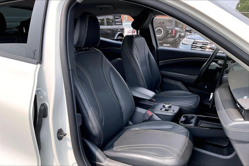 Used 2023 White Ford Premium image 6