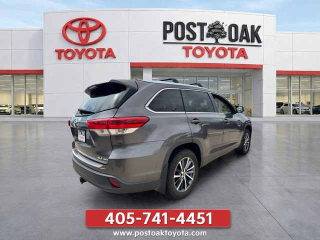 Used 2018 Gray Toyota XLE image 7