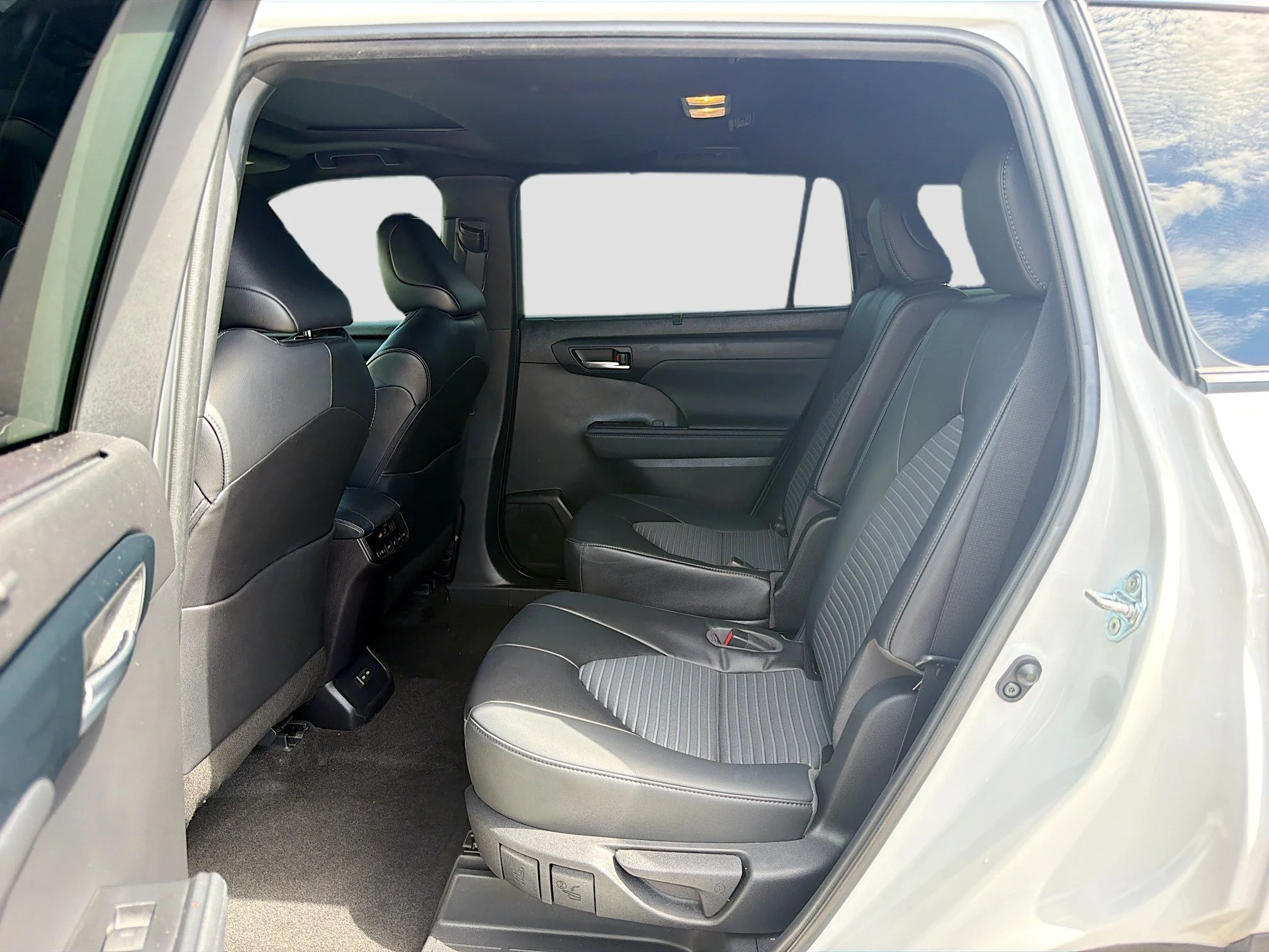 Used 2023 Pearl Toyota XSE image 22