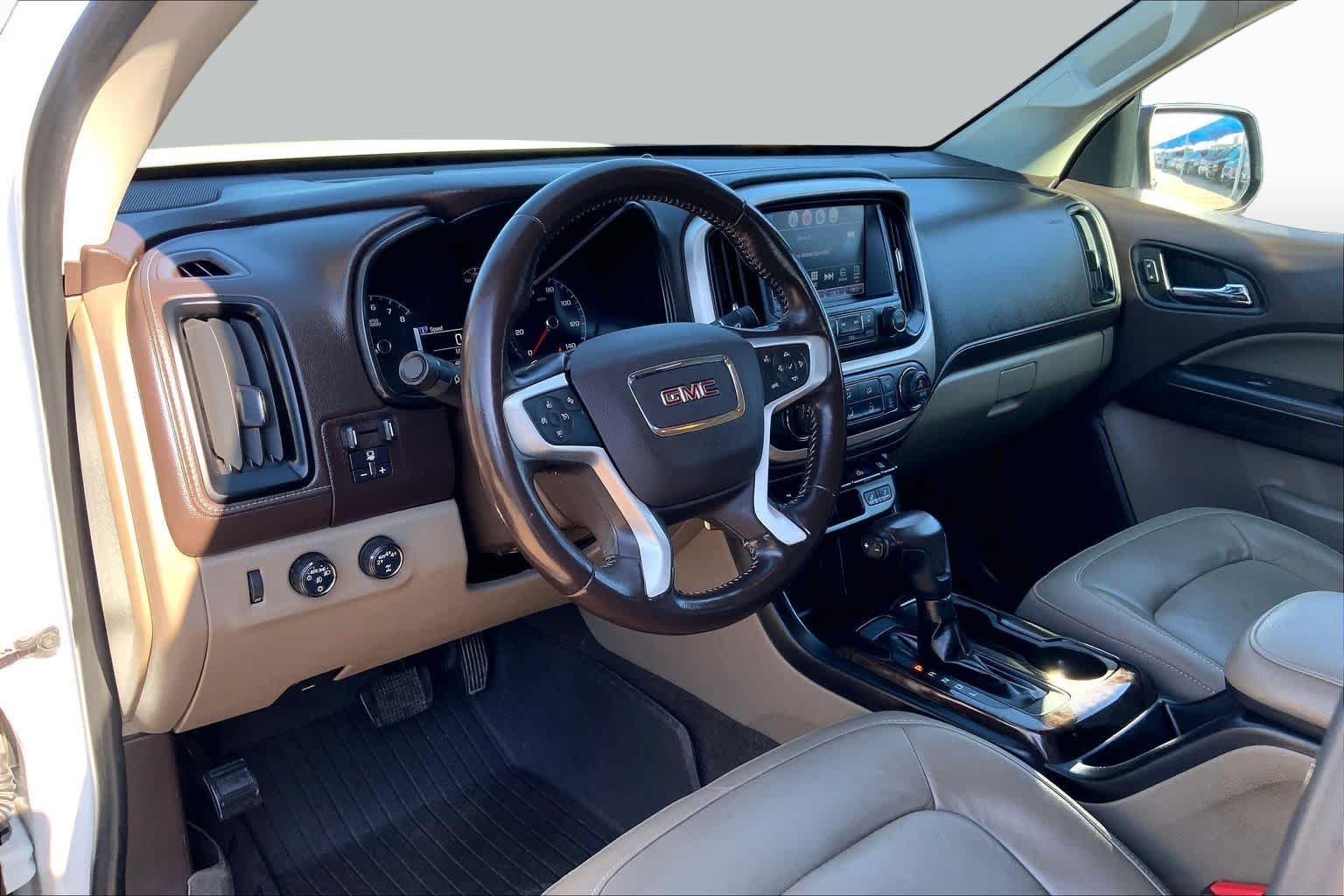 Used 2017 Summit White GMC 4WD SLT image 17