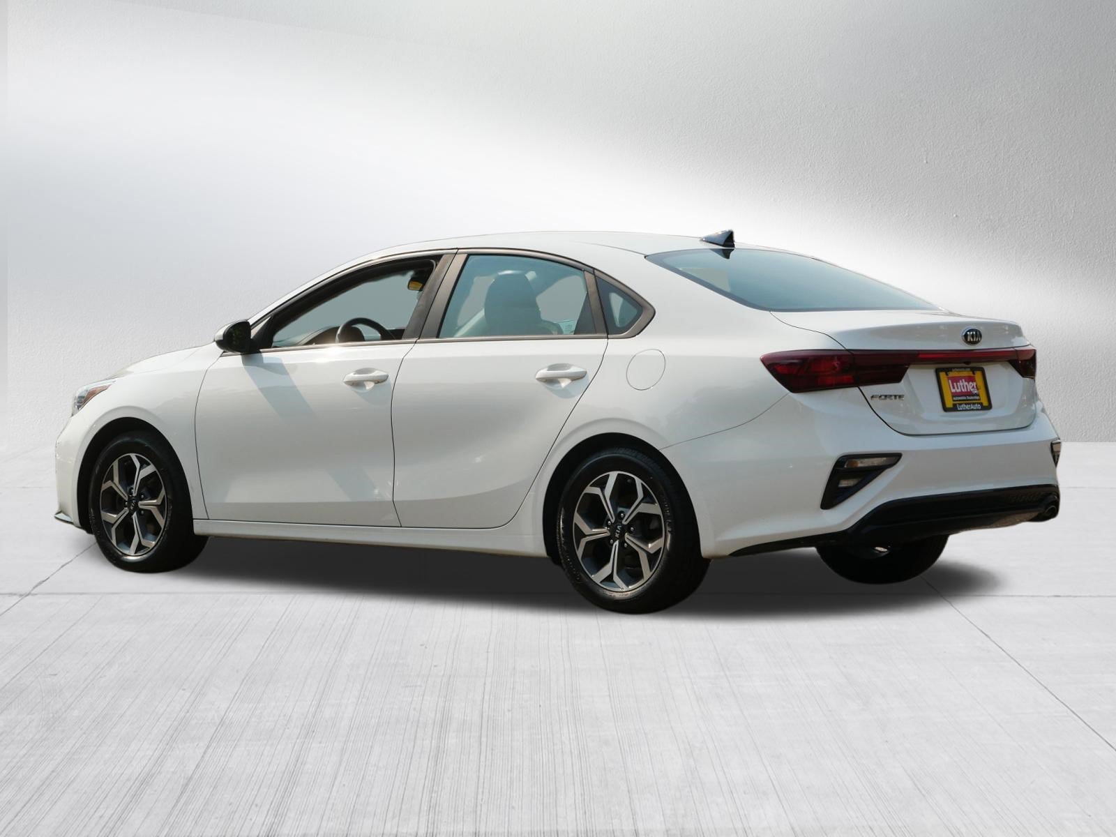 Used 2019 Clear White Kia LXS image 5