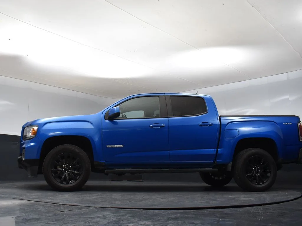 Used 2022 Blue Metallic GMC Elevation image 10
