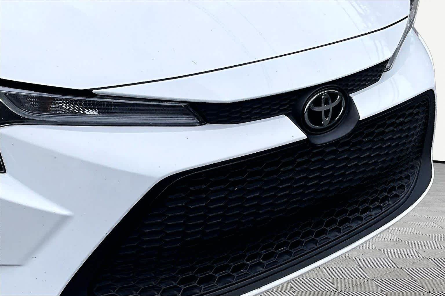 Used 2021 Super White Toyota LE image 30
