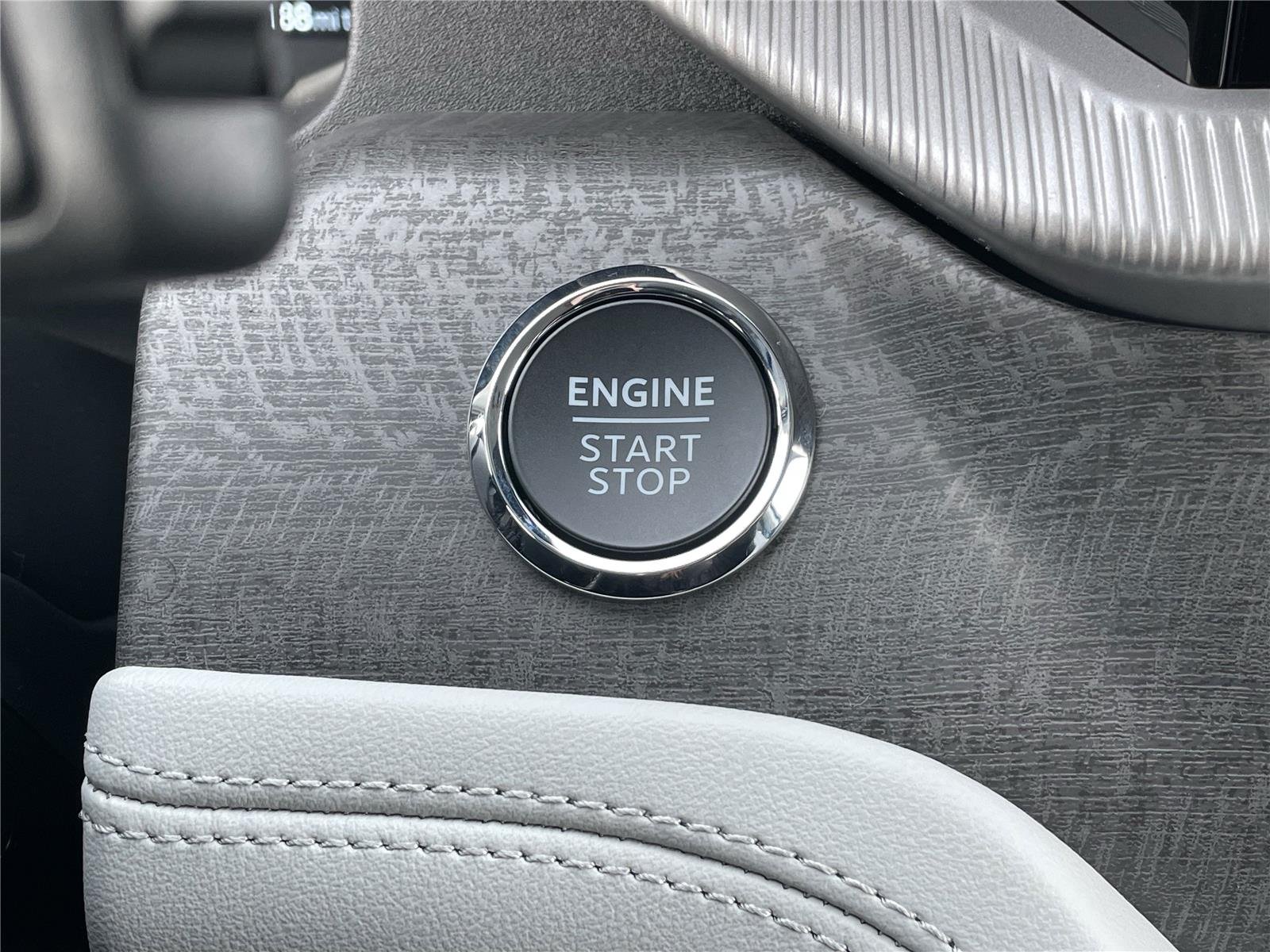 New 2026 Star White Metallic Tri-Coat Ford Platinum™ image 71