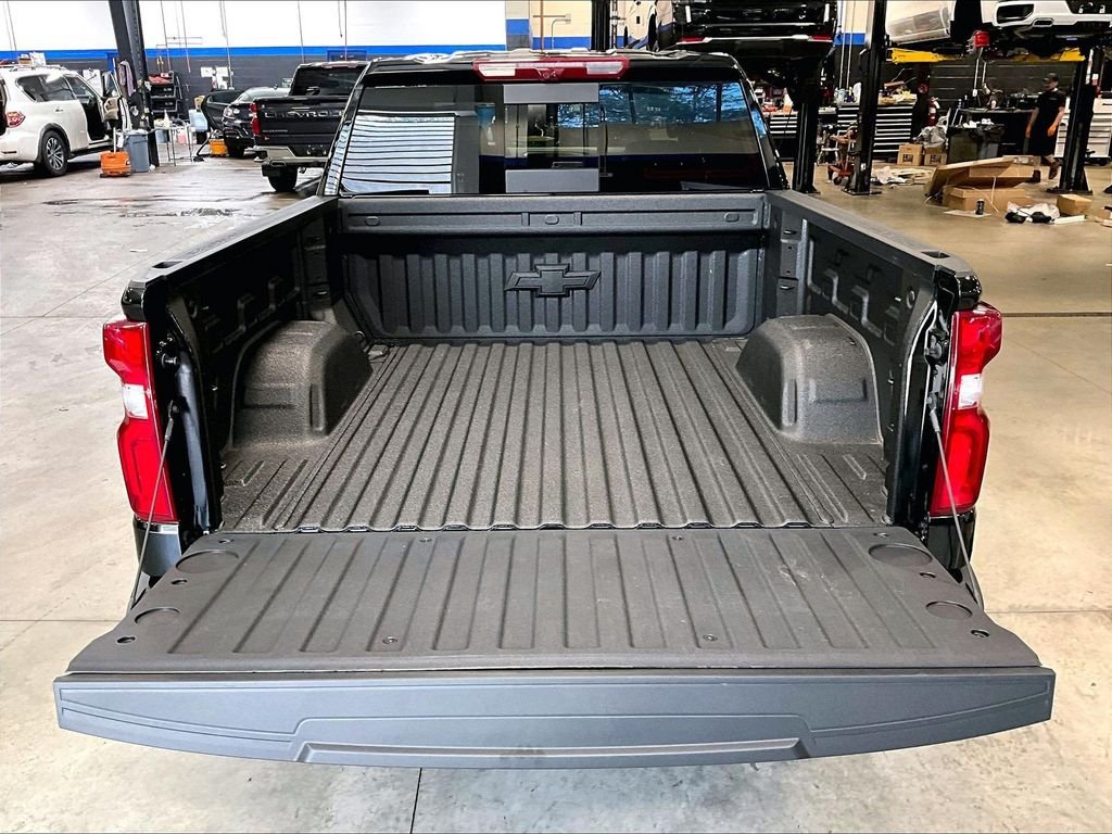 Used 2026 Black Chevrolet High Country image 32
