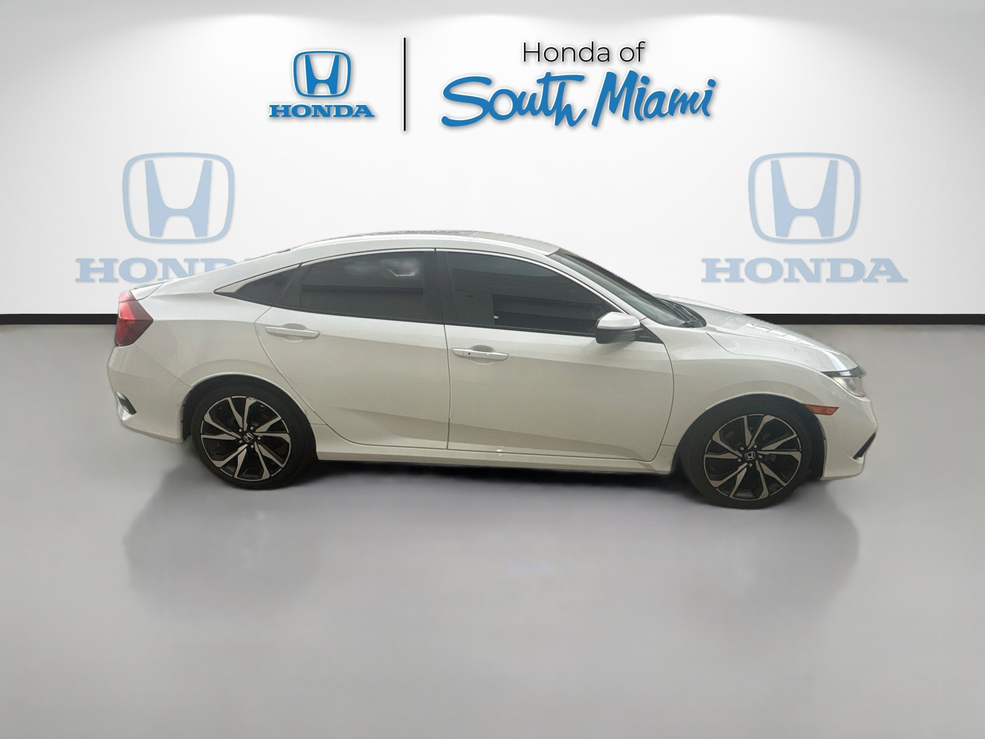 Used 2020 Platinum White Pearl Honda Sport image 8