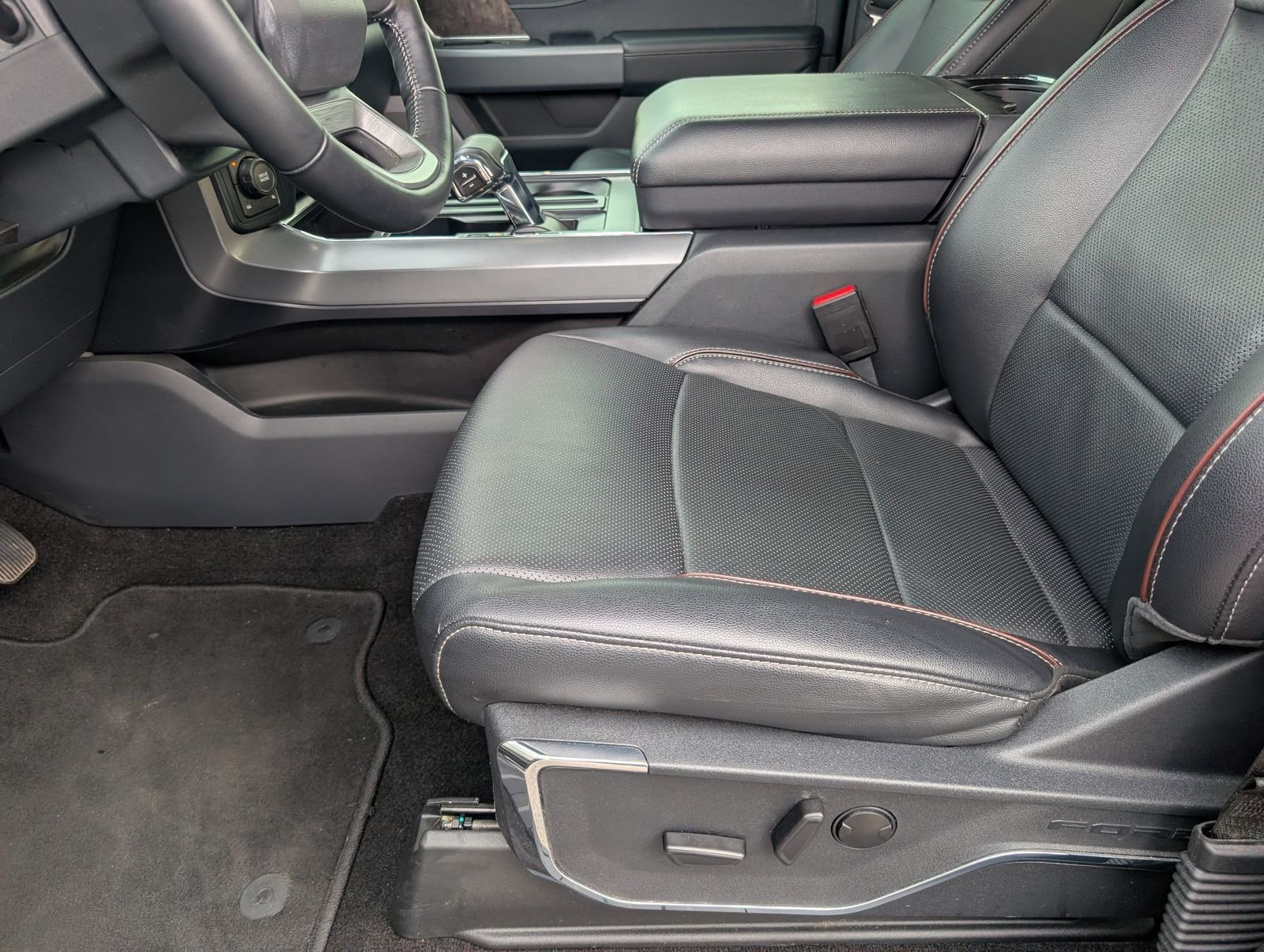 Used 2022 Agate Black Metallic Ford Lariat image 14
