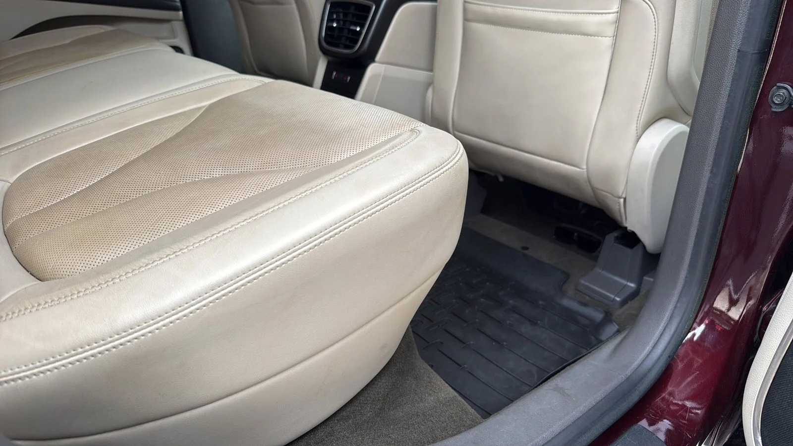 Used 2019 Red Lincoln Reserve image 26