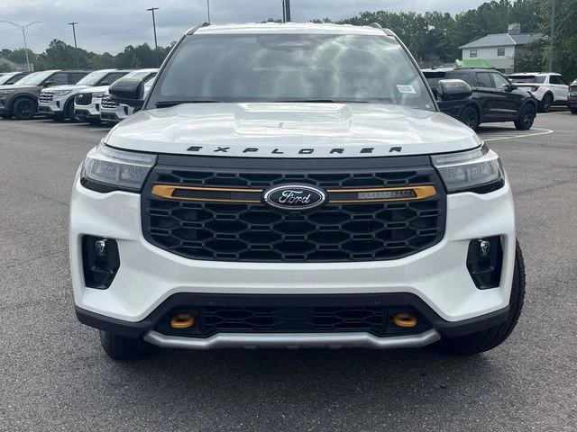 New 2026 Star White Metallic Tri-Coat Ford Tremor image 6