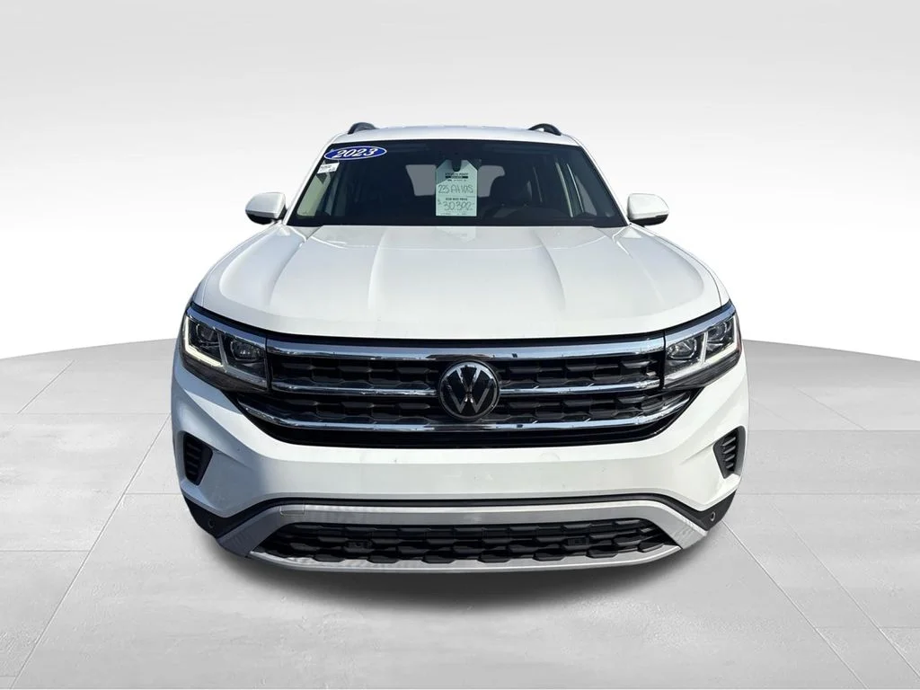 Used 2023 Pure White Volkswagen 3.6L V6 SE w/Technology image 9