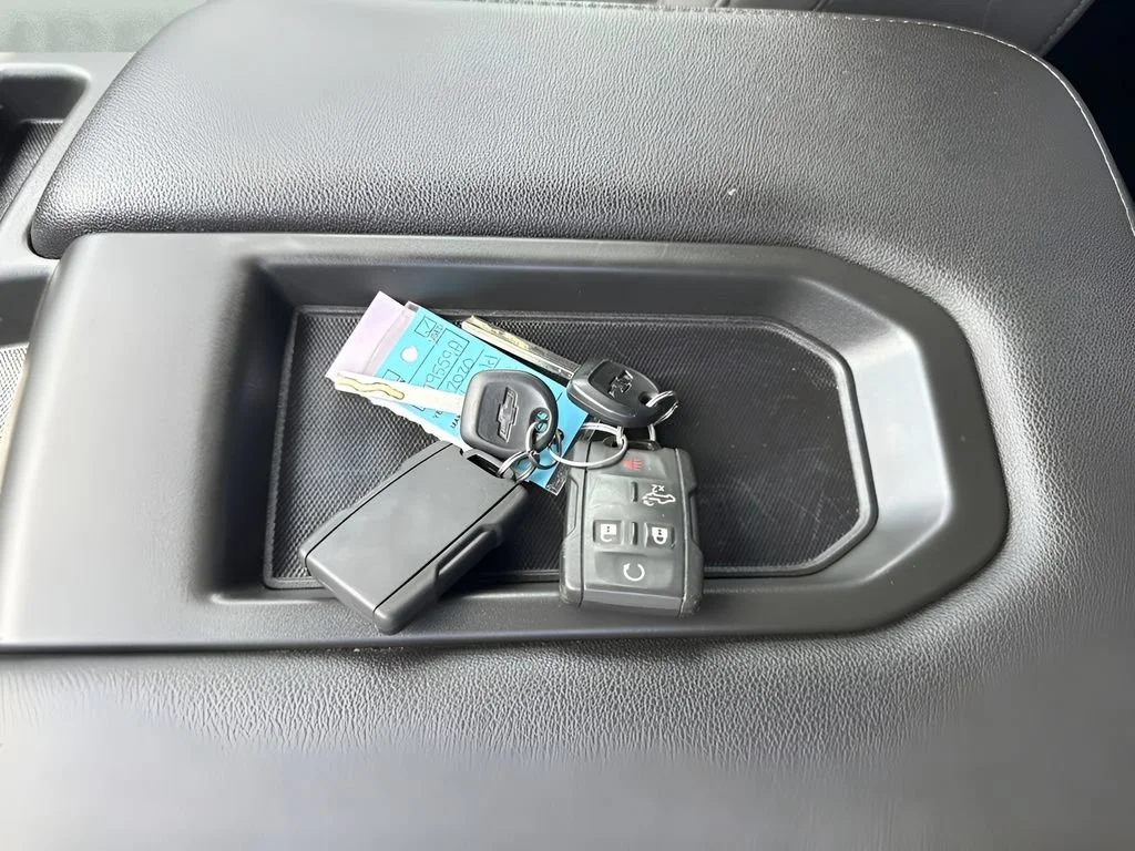 Used 2020 SHADOW GRAY METALLIC Chevrolet Custom image 27