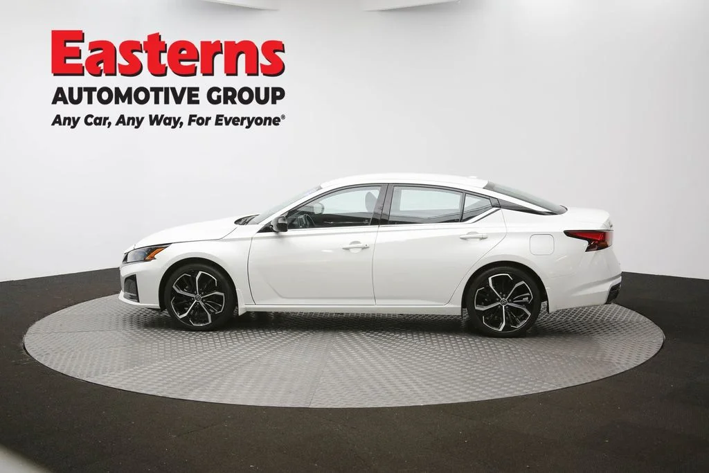 Used 2023 White Nissan 2.5 SR image 57