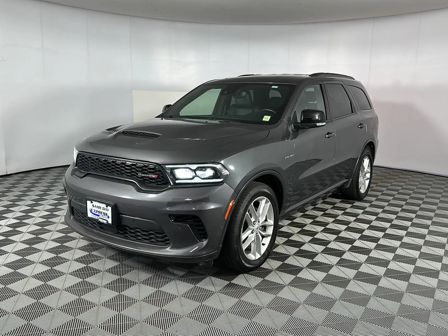 Used 2025 Vapour Grey Dodge R/T image 4