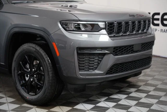 New 2026 Baltic Gray Metallic Clear-Coat Exterior Paint Jeep Altitude image 50