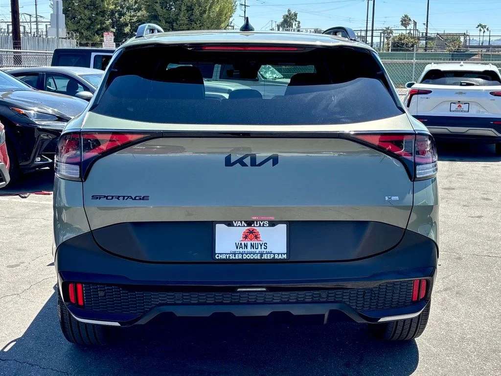 Used 2025 Green Kia X-Line image 5