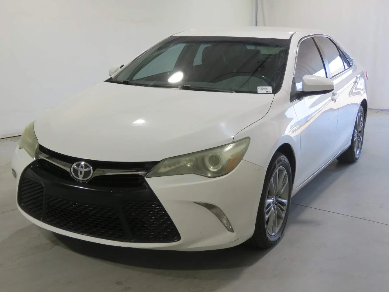 Used 2016 Super White Toyota XLE image 1
