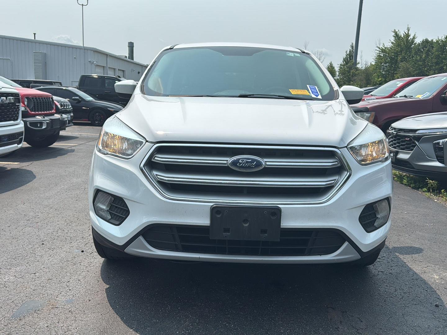Used 2017 Oxford White Ford SE image 3