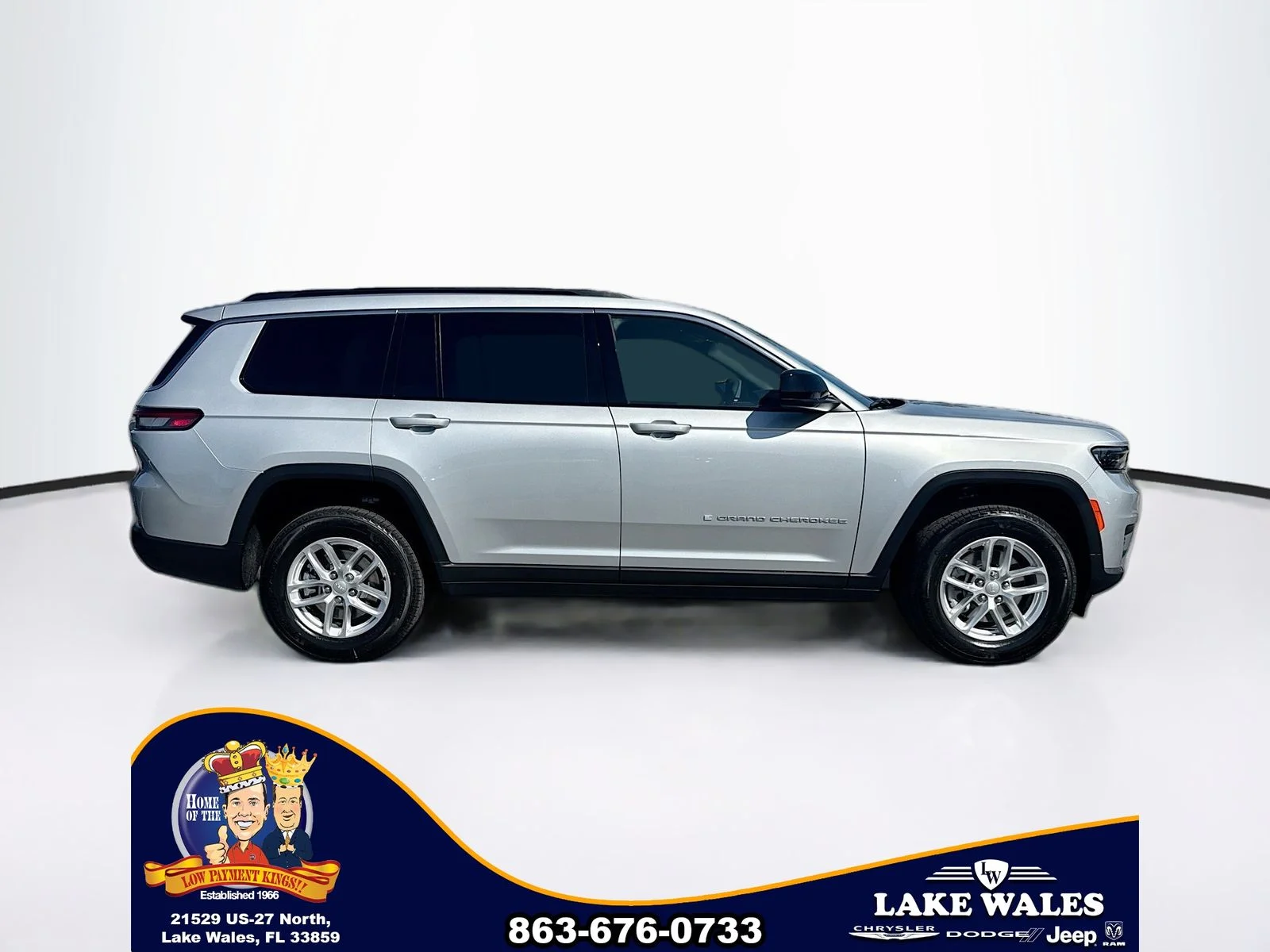 New 2026 Silver Zynith Exterior Paint Jeep Laredo X image 7