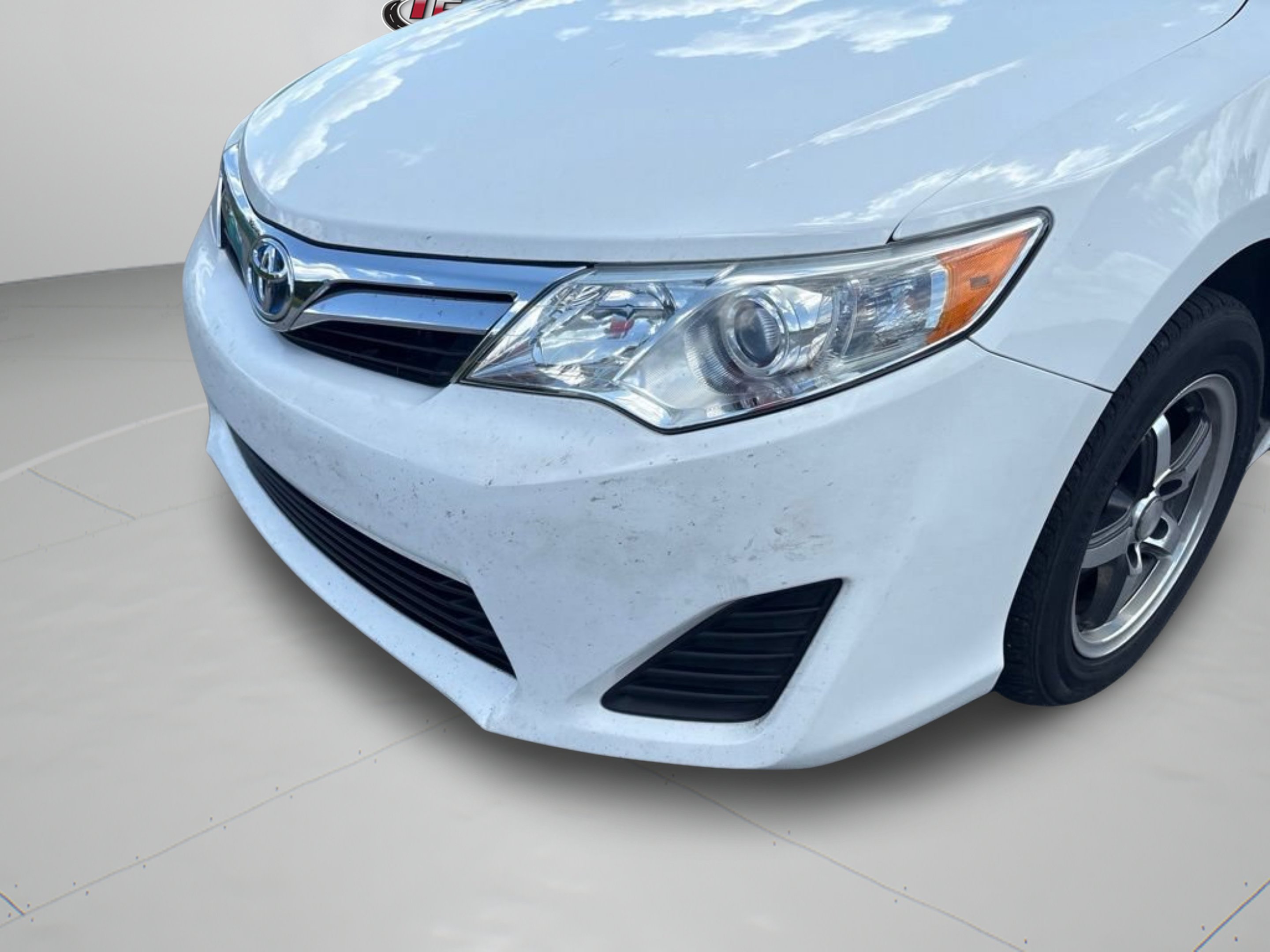 Used 2012 Super White Toyota LE image 33